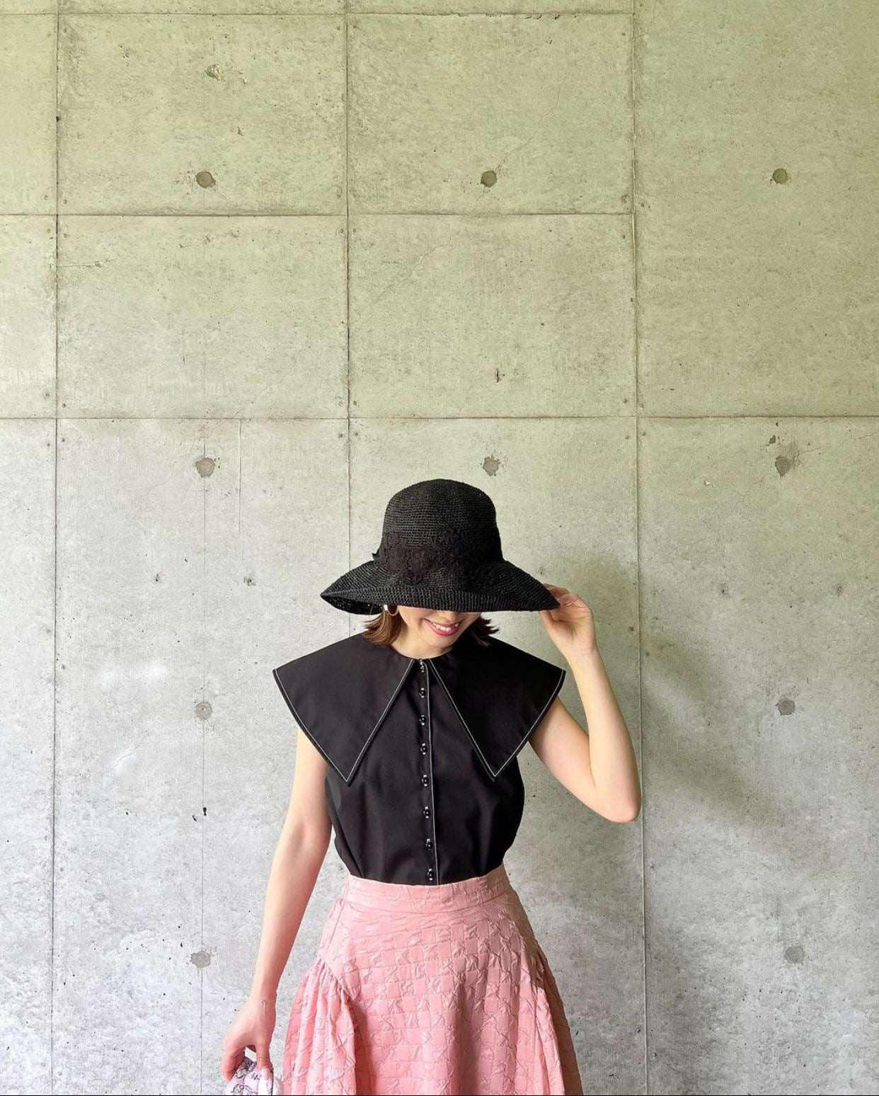 [SALE] Sleeveless Shirt with Large Lapels