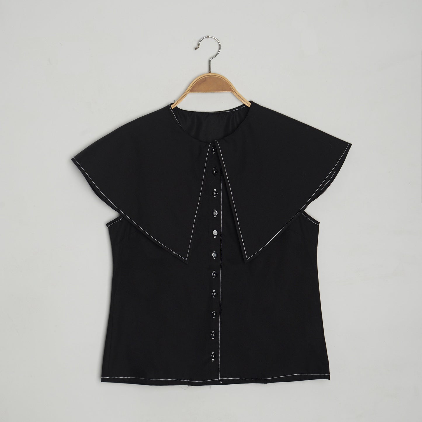 [SALE] Sleeveless Shirt with Large Lapels
