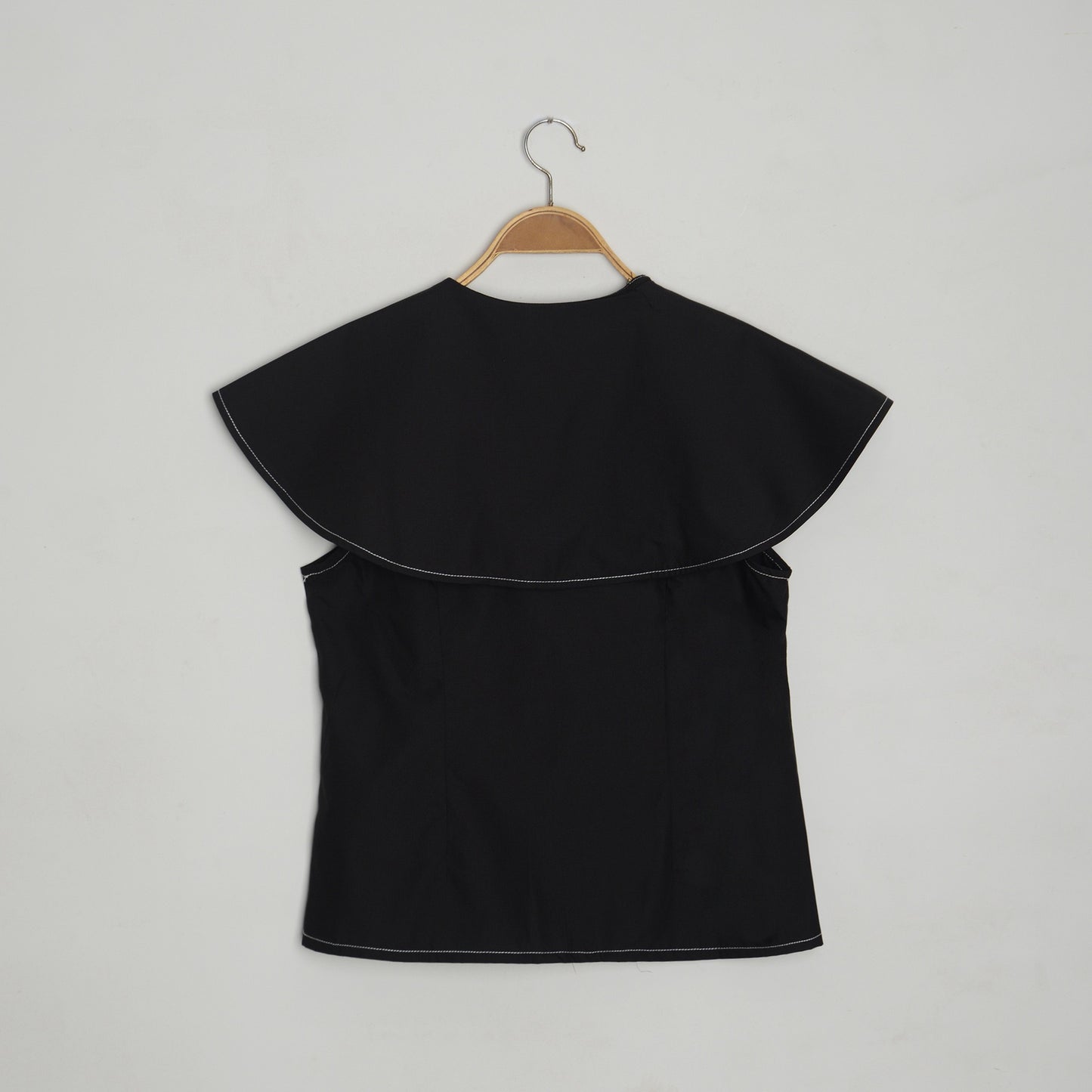 [SALE] Sleeveless Shirt with Large Lapels